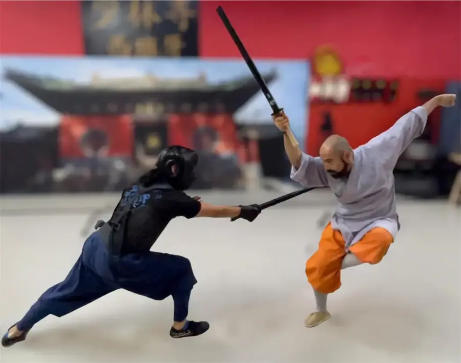 Práctica de armas de Kung Fu Shaolin